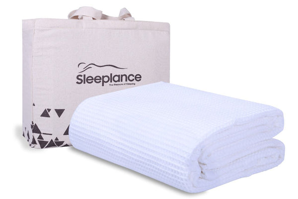 blanket/bedspread - queen (white)