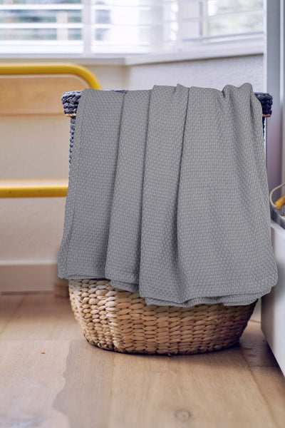 blanket/bedspread - twin (grey)